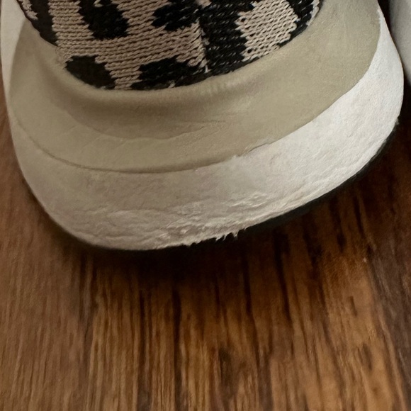 Women’s Adidas Swift Run Cream and Black Leopard Print Sneakers Size 8.5 - Picture 16 of 16